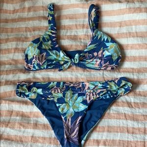 Roxy bikini SZ large worn once